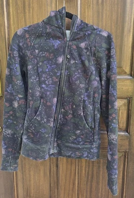 Sudadera con capucha de buceo Lululemon IV talla 8 Frozen Flourish Foto 1 de 4