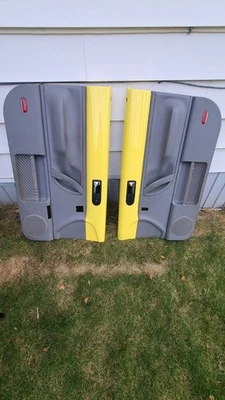 Juego de paneles de puerta Volkswagen Beetle 1998 a 2010 OEM amarillo/gris techo rígido Foto 1 de 4