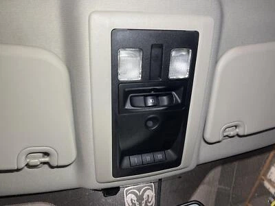 Consola central superior delantera usada se adapta a: Ram Dodge 1500 2011 camioneta techo superior delantero Foto 1 de 4