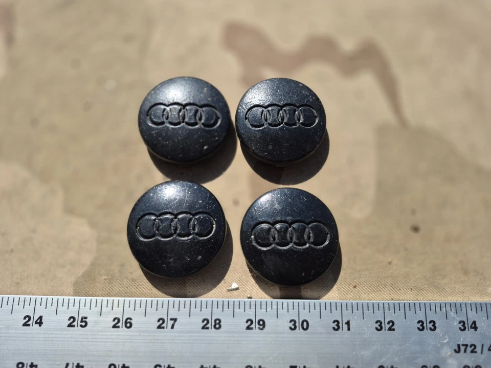 Tapa central Audi original OEM, negra Foto 1 de 4