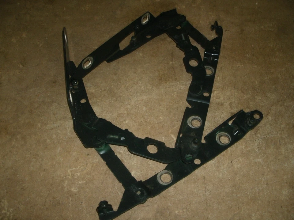 02-08 PAR DE BISAGRAS MALETERO JAGUAR TIPO X Foto 1 de 1