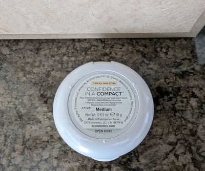 it Cosmetics Confidence in a Compact SPF 50 Foundation MEDIUM 0.63 oz FULL SIZE - Image 1 of 4