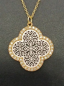 SAPANJU Halskette goldfarbene Kristalle weiß Emaille Spitze Design Kleeblatt Anhänger  - Bild 1 von 7