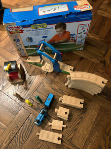 Thomas And Friends Wooden Railway - Bridge And Crane Figure 8 Set