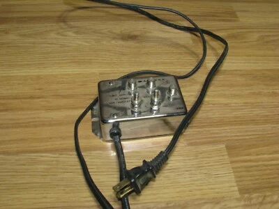 TV Amplifier Radio Shack 15-1119 4-Way TV FM Distribution 75-Ohm Coax 50-400MHz - Image 1 of 4