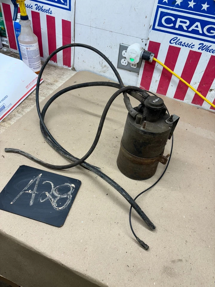 1981 83 84 1987 DODGE D100 D150 D350 FUEL VAPOR CANISTER EVAP W/MOUNT CAN OEM OE - Image 1 of 4