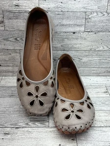 Spring Step Shoes Womens Size 40 Leather Floral Cut Out Comfort Slip On Flats - Picture 1 of 10
