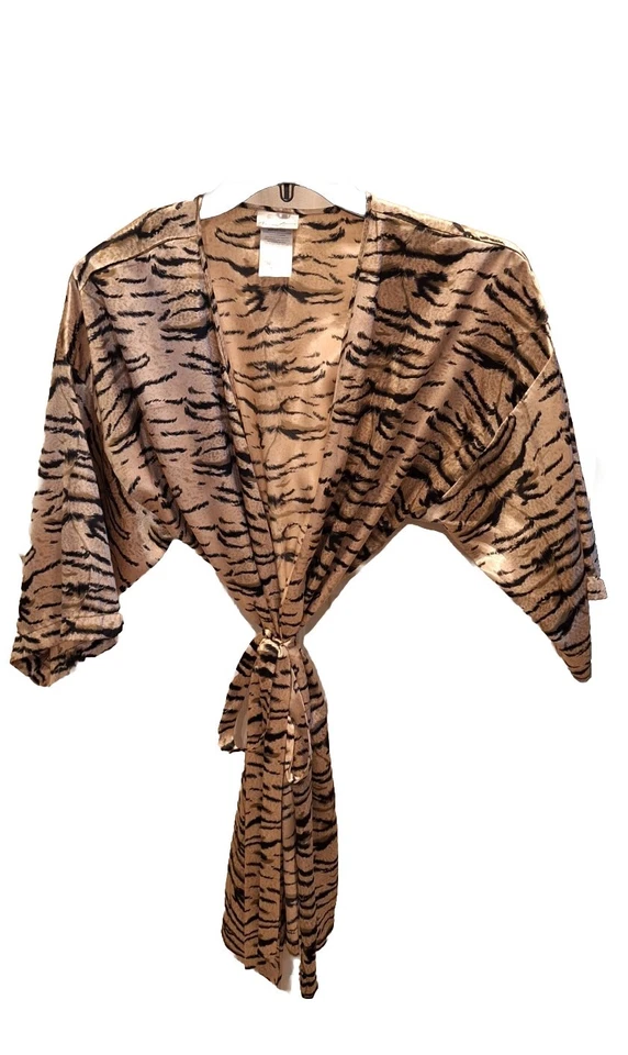 Conjunto de roupa de dormir Secret Treasure combinando roupão tamanho grande estampa animal combina - Imagem 1 de 1