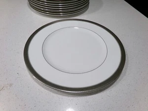 WATERFORD NEWGRANGE PLATINUM DINNER PLATE NEW - Picture 1 of 5