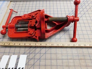 Vintage Bench Mounted Pipe Vise, NYE, 1/8" to 2", model 90 - Picture 1 of 12