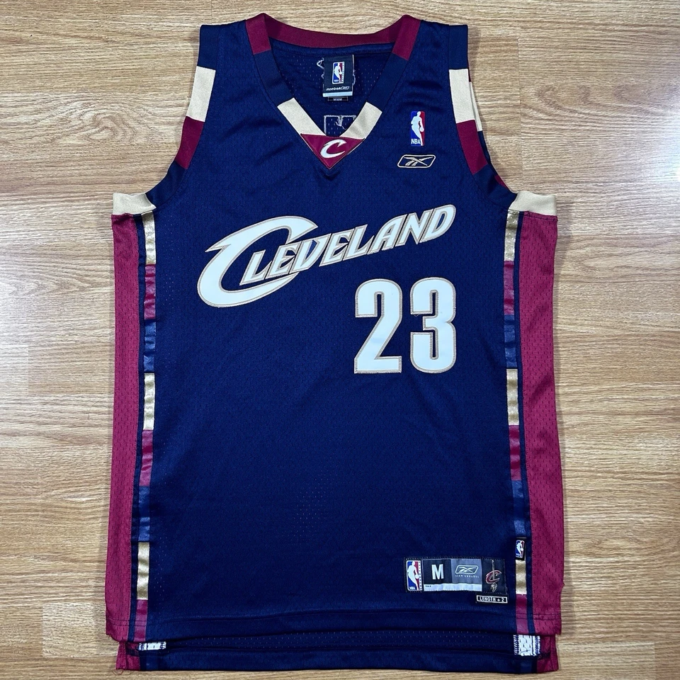 Camiseta alternativa LeBron James Cleveland Cavaliers azul marino para hombre talla M +2 vintage Foto 1 de 4