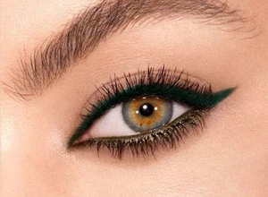 Charlotte Tilbury Green Lights Matte and Metallic Eye Colour Magic Liner Duo - Picture 1 of 2
