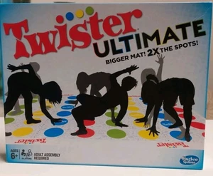 Hasbro B8165 Twister Ultimate – NEW Party Game with Giant Mat & Spinner! - Picture 1 of 3