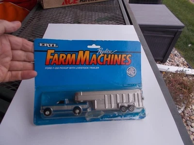 ERTL Farm Machines Ford F 250 camioneta con cuello de ganso ganado caballo remolque 1/64 Foto 1 de 4