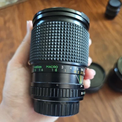 Sears Multicoated 1:3.5-4.5  f=28-85mm Auto Zoom Lens W/ Toshiba 62mm skylight1A - Image 1 of 2