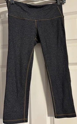 $54.95 GapFit gfast Heathered Gray Size XS Capri Leggings - Image 1 of 4