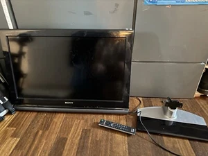 Sony Bravia 32" LCD Digital Colour TV - Picture 1 of 3
