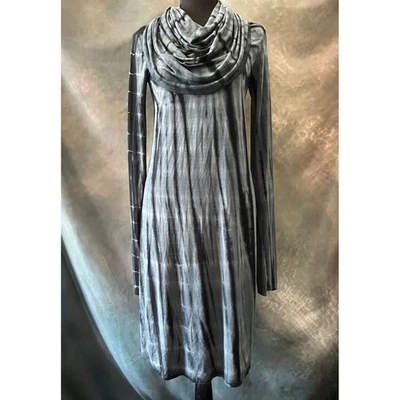 Vestido Rachel Pally Gris Tie-Dye Manga Larga Capucha Cuello Midi Informal Elegante Foto 1 de 4