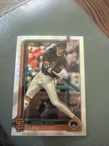 Jung Hoo Lee 2025 Topps Chrome Refractor Card #119 - Picture 1 of 2