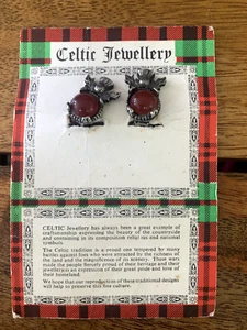Celtic vintage Scottish thistle agate earrings clip on on original card - Picture 1 of 4
