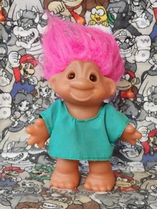 Camisa Verde Pelo Rosa Diseño Muñeca Troll TH Dam Vintage 5 Pulgadas 1986 - Imagen 1 de 4