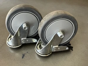 Ruedas elevadoras Invacare Reliant 350, ruedas giratorias traseras con frenos - Imagen 1 de 5