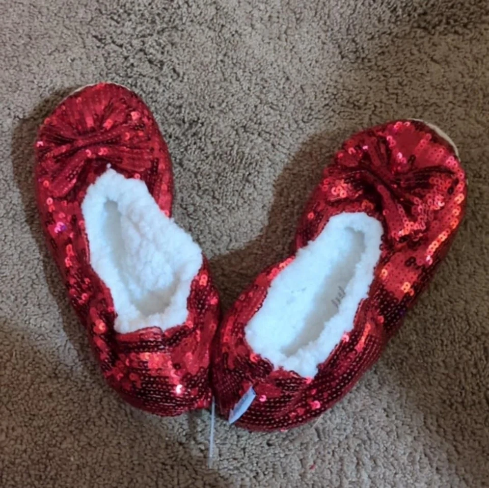 Snoozies Womens Slippers Sz Small Red Sequin Bow Fleece Lined Ballet Flat Style - Image 1 of 2