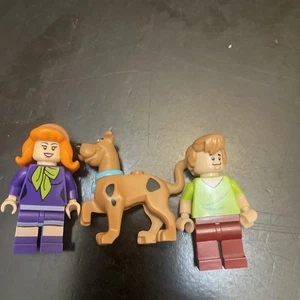 Daphne Blake LEGO Minifigure, Scooby-Doo Character - Picture 1 of 3