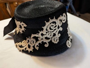 Vintage H.P. Sombrero cubo para mujer Wasson and Co. azul marino con ribete blanco - Imagen 1 de 5