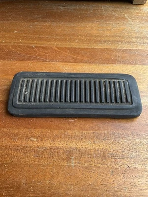 Pastilla de pedal de freno Mopar usada 3492837 Foto 1 de 3