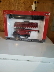 1/32 International Axial-Flow Combine Prestige Collection - Picture 1 of 5