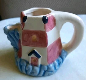Crema de cerámica para casa de luz elevada pintada a mano hecha a mano de 3" H con boquilla + mango - Imagen 1 de 12