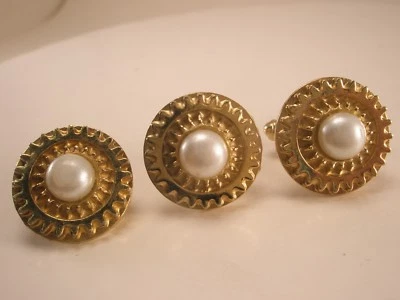 Conjunto de gemelos y barra de corbata vintage de perlas de imitación tono dorado simple Foto 1 de 4