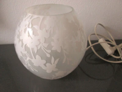Ikea KNUBBIG Lampe Tischlampe Tischleuchte Kugel Glas weiß 18 cm Leuchtmittel - Bild 1 von 3