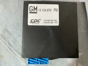 Calculador ECU 13104879 Pm Opel R8239 - Imagen 1 de 4