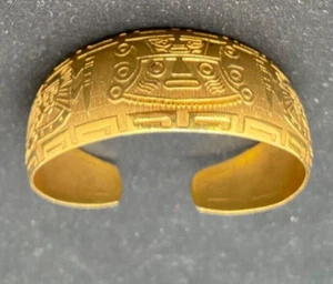 HERMOSA PULSERA VINTAGE CHAPADA EN ORO con PATRÓN ESTILO AZTECA. c1995 en muy buen estado - Imagen 1 de 11