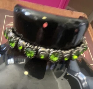 Vintage Bracelet Green Rhinestones Glass Silver Tone Stretch Bracelet  - Picture 1 of 8