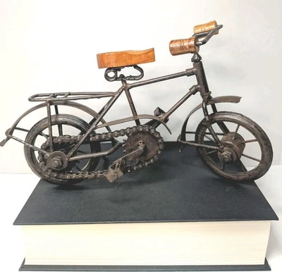 Estilo Retro Decorativo Mesa Hierro Bicicleta Asiento Madera y Manijas Cadena de Trabajo Foto 1 de 4