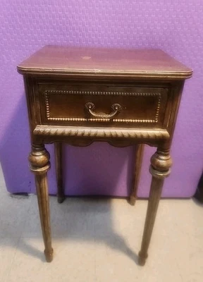 Antiguo soporte de un solo cajón no seguro, madera de cerezo de roble, pieza pesada, lavado blanco  Foto 1 de 4