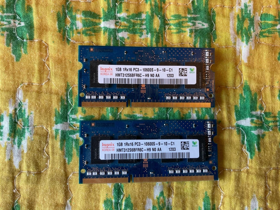 Hynix 2GB Kit (2 x 1GB) SODIMM DDR3 PC3-10600 1333MHz Memory HMT312S6BFR6C-H9 - Image 1 of 1