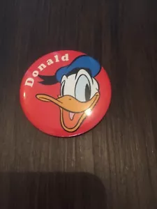 RARE WALT DISNEY WORLD WDW DONALD DUCK CHARACTER PINBACK BUTTON PIN FREE SHIP - Picture 1 of 3