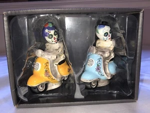 Salt Pepper Shakers Day of the Dead - Dia De Los Muertos Skeleton Skooters - Picture 1 of 7