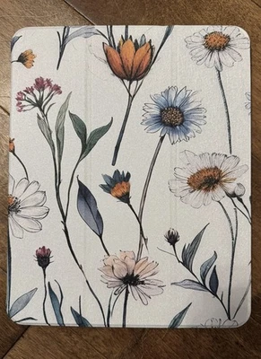 Brand new Soke Case for iPad Pro 13 with pencil holder, Tri-Fold, Flowers - Image 1 of 4
