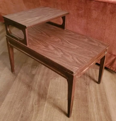 Mesa auxiliar laminada de madera doble Teir MERSMAN moderna de mediados de siglo 31-1 de colección Foto 1 de 4