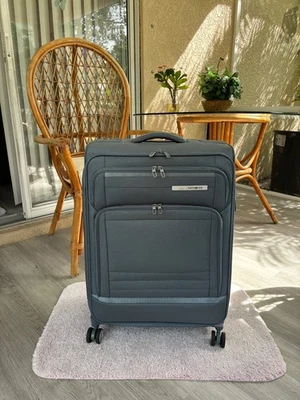 Samsonite AirLIFT Medium Spinner Color: Elemental Blue - Image 1 of 4