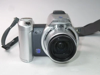 COLLECTABLE PHOTOGRAPHY Konica/Minolta DiMAGE Z2 Digital Camera 4MP with SD Card - Image 1 of 4