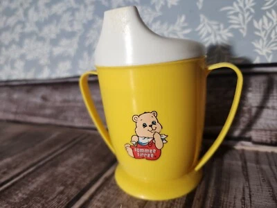 Vintage Tommee Tippee Sippy Cup w/ Lid & Handles, Bear, Yellow Q - Imagem 1 de 4