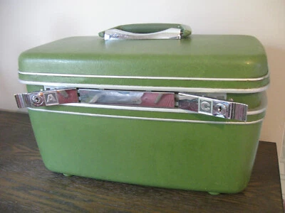 Vintage GREEN SAMSONITE SILHOUETTE Cosmetic Case Suitcase Compartments Key CLEAN - Image 1 of 4