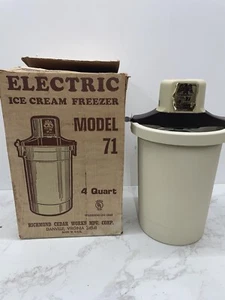 Vintage Richmond Cedar Works 4 Qt Electric Homemade Ice Cream Maker Model 71  - Picture 1 of 9