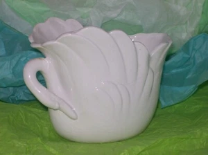 MADE IN JAPAN WHITE PORCELAIN SWAN VASE OR PLANTER - Picture 1 of 7